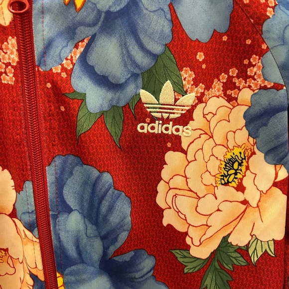 ADIDAS X FARM RIO COLLAB CHITA RED FLORAL TRACK JACKET SIZE MEDIUM - Picture 2 of 9